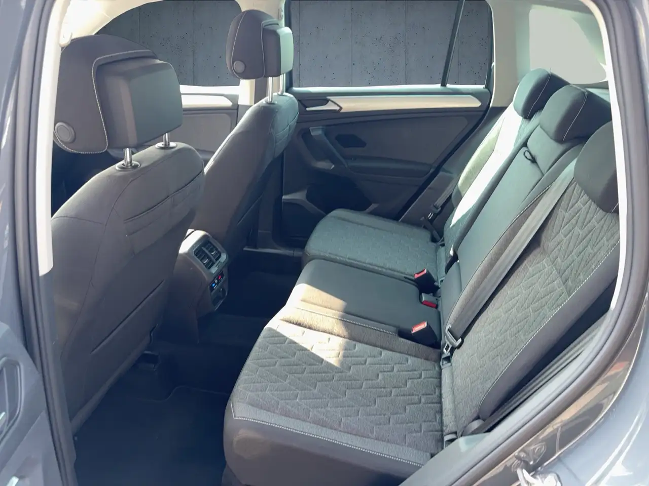 Volkswagen Tiguan MOVE 1.5 TSI ACC R-KAMERA LED NAVI PDC — معرض صور السيارة 14