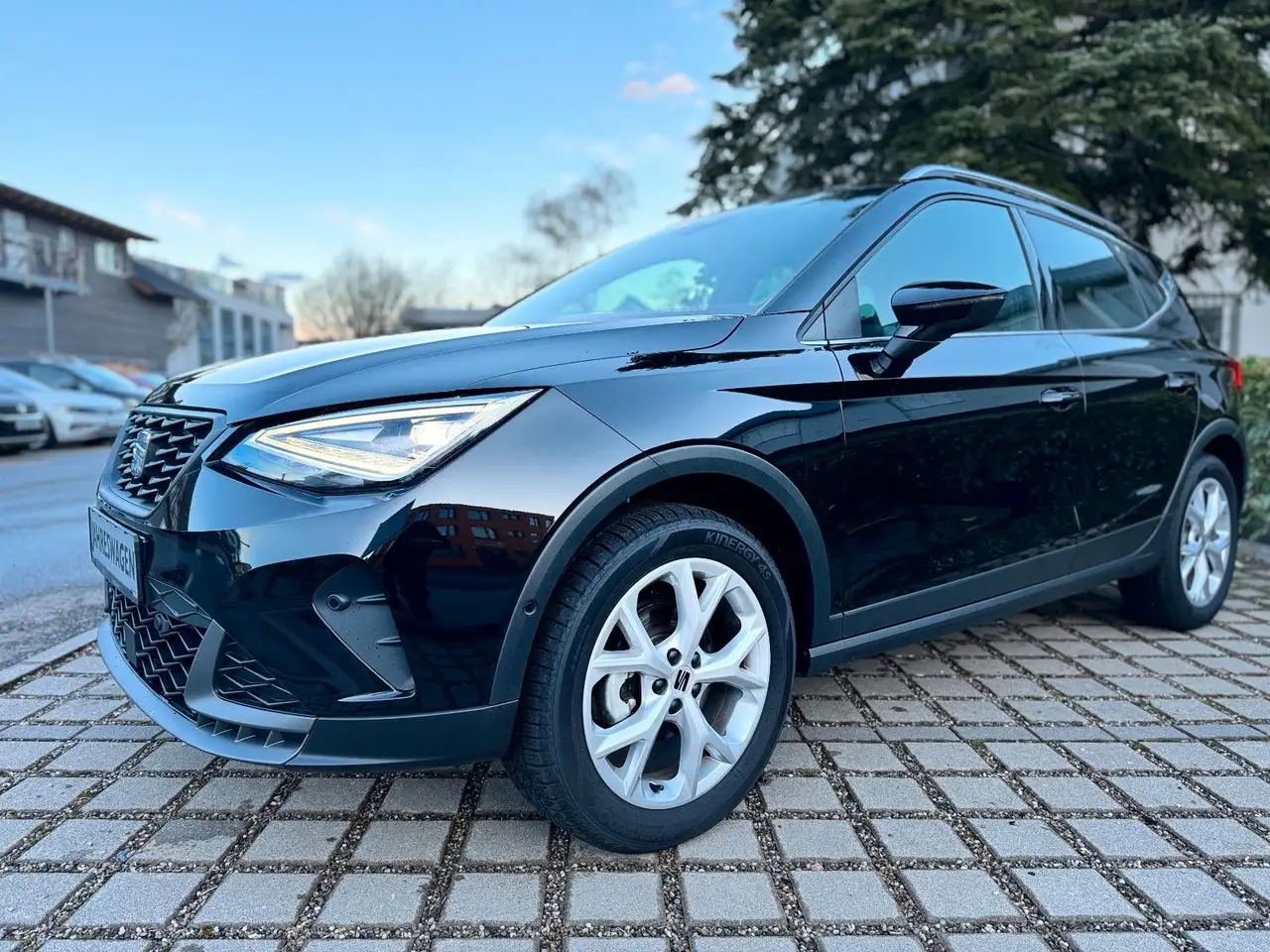 SEAT Arona FR DSG LED ACC CarPlay Kamera Navi Virtual — Vehicle gallery 6