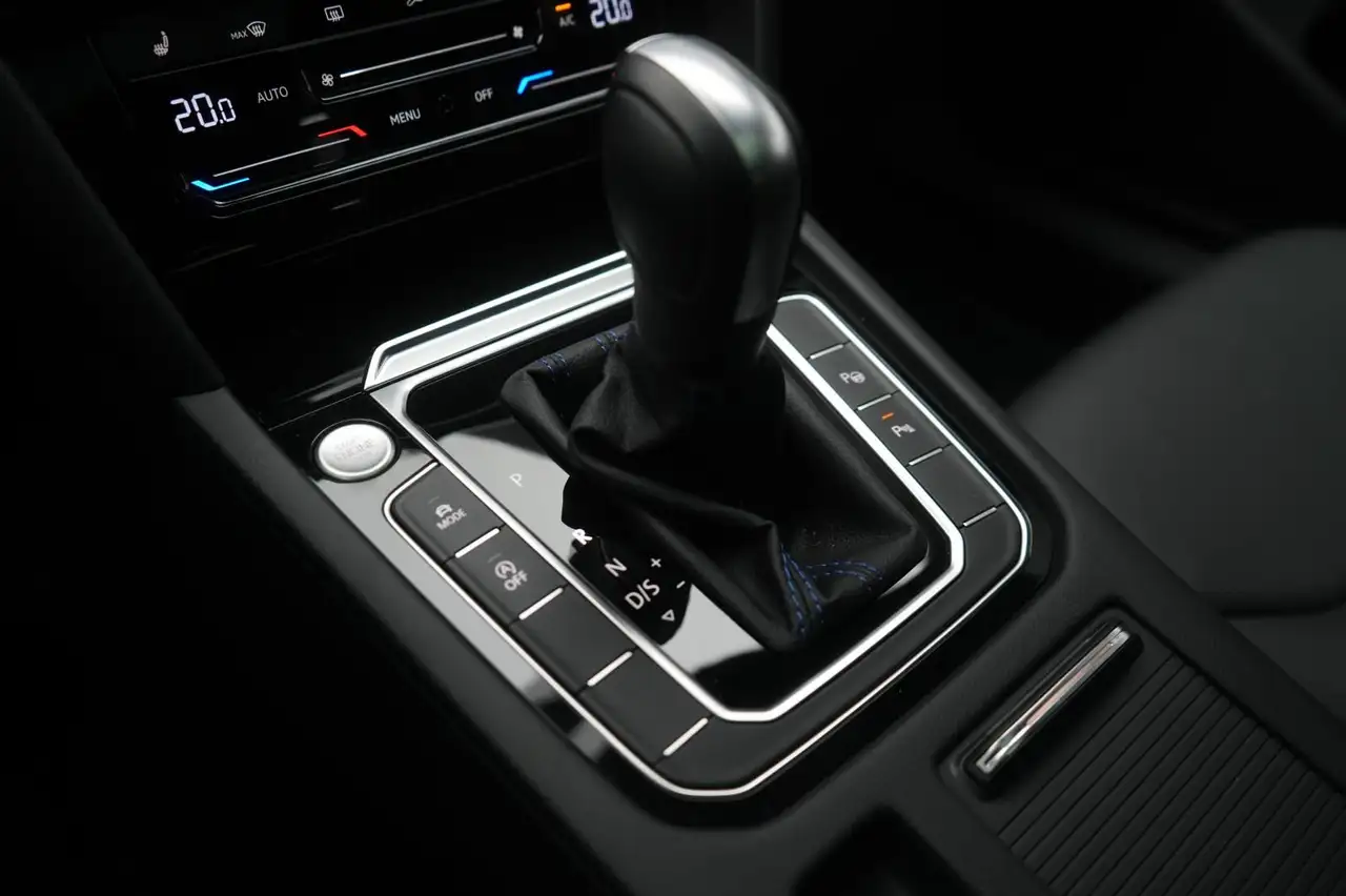 Volkswagen Arteon Shooting Brake R 2.0 TSI 4Motion Leder/AC — معرض صور السيارة 17