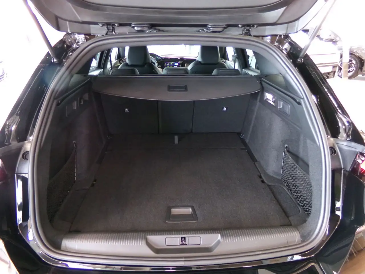 Peugeot 308 SW 1.2 PureTech 130 GT ACC+LED+Navi+2xKlima — Galerie du véhicule 11