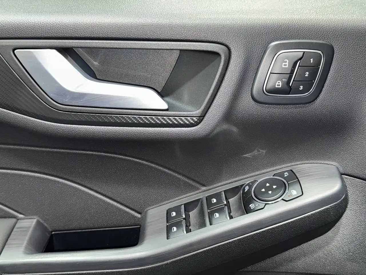 Ford Kuga ST-Line X Aut.*PANO*AHK*360GRAD*LED-MATRIX*NAVI*GR — Galería del vehículo 15