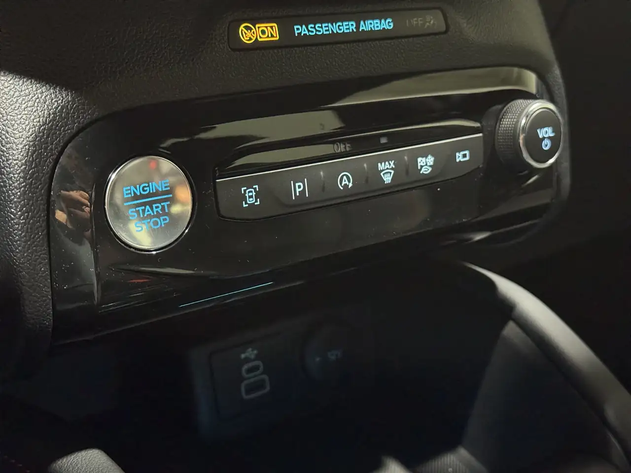 Ford Kuga ST-Line X Aut.*PANO*AHK*360GRAD*LED-MATRIX*NAVI*GR — Galería del vehículo 18