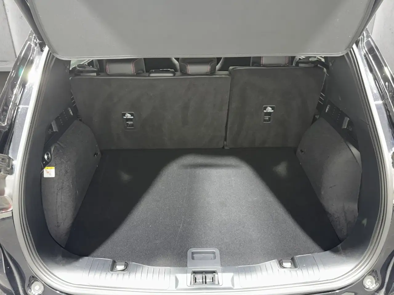 Ford Kuga ST-Line X Aut.*PANO*AHK*360GRAD*LED-MATRIX*NAVI*GR — Galería del vehículo 16