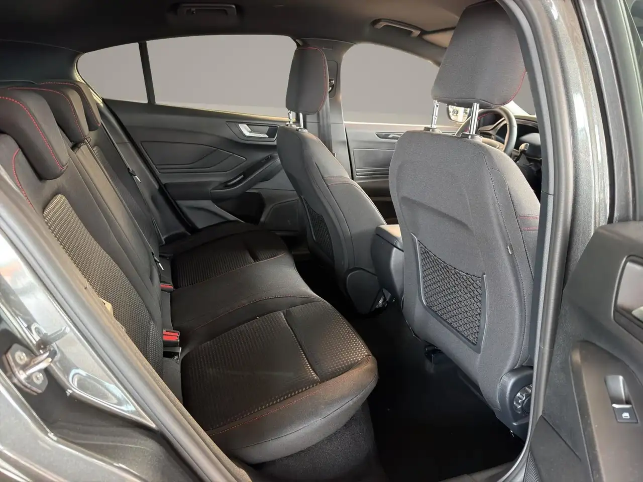 Ford Focus 1,0 EcoBoost Hybrid 114kW ST-Line X Autom. — Vehicle gallery 14
