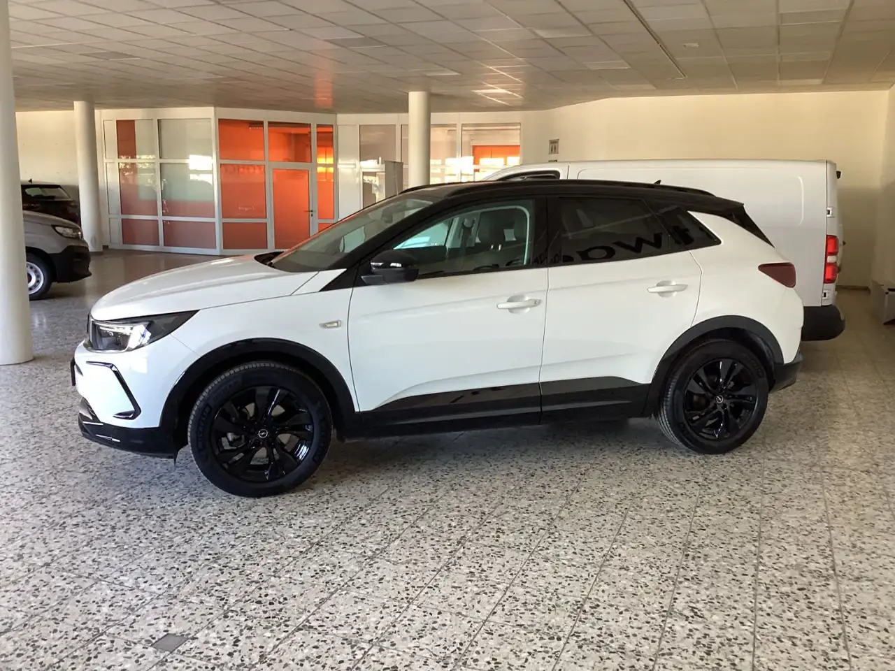 Opel Grandland 1.2 Kamera,LED,Navi,Sitz+Lenkhzg.,PDC — Galerie du véhicule 3