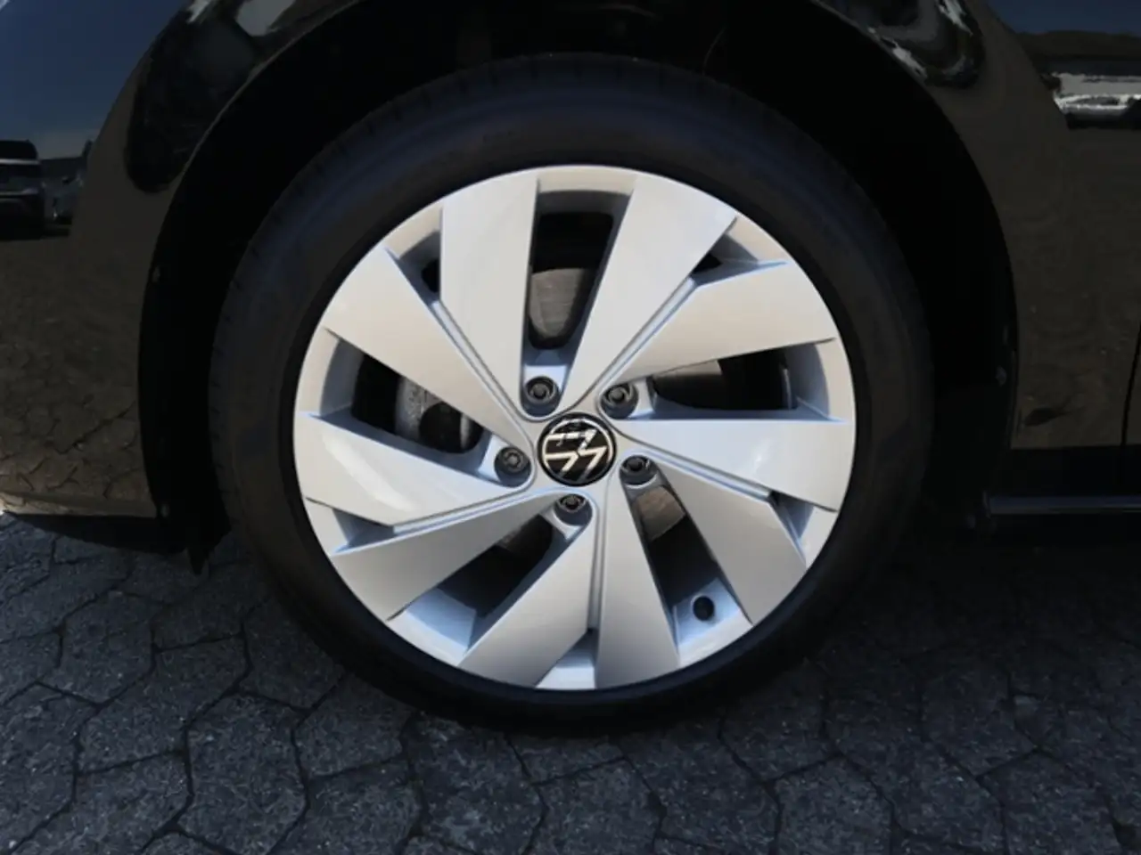 Volkswagen Golf VIII "MOVE" 1.5 TSI ACC/NAVI/LED — Vehicle gallery 4