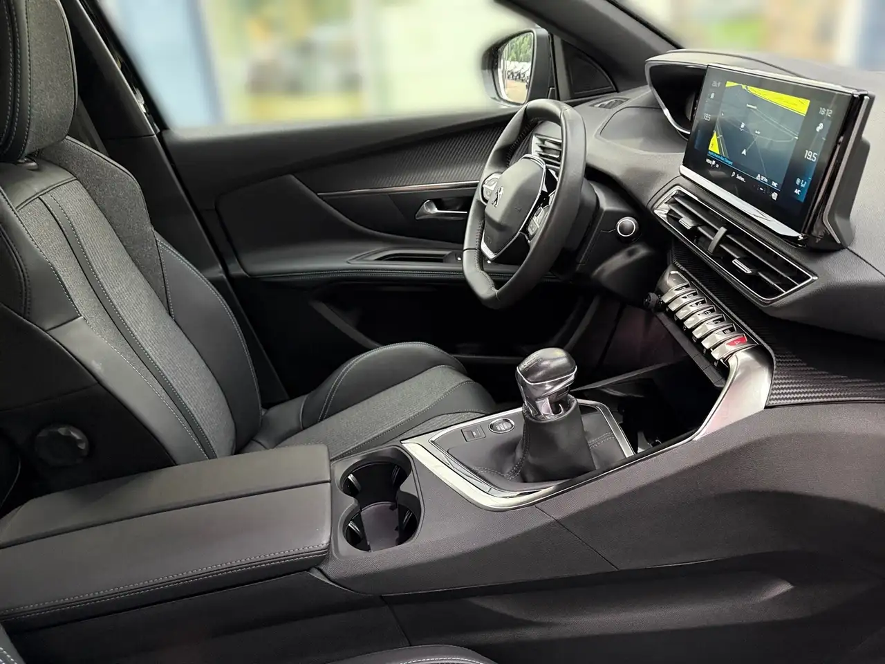 Peugeot 3008 1.2 PureTech 130 Allure Pack KeyLess LED LM — Galería del vehículo 14