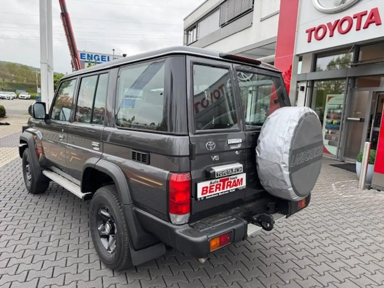 Toyota Land Cruiser GRJ76-VX LIM — Vehicle gallery 7