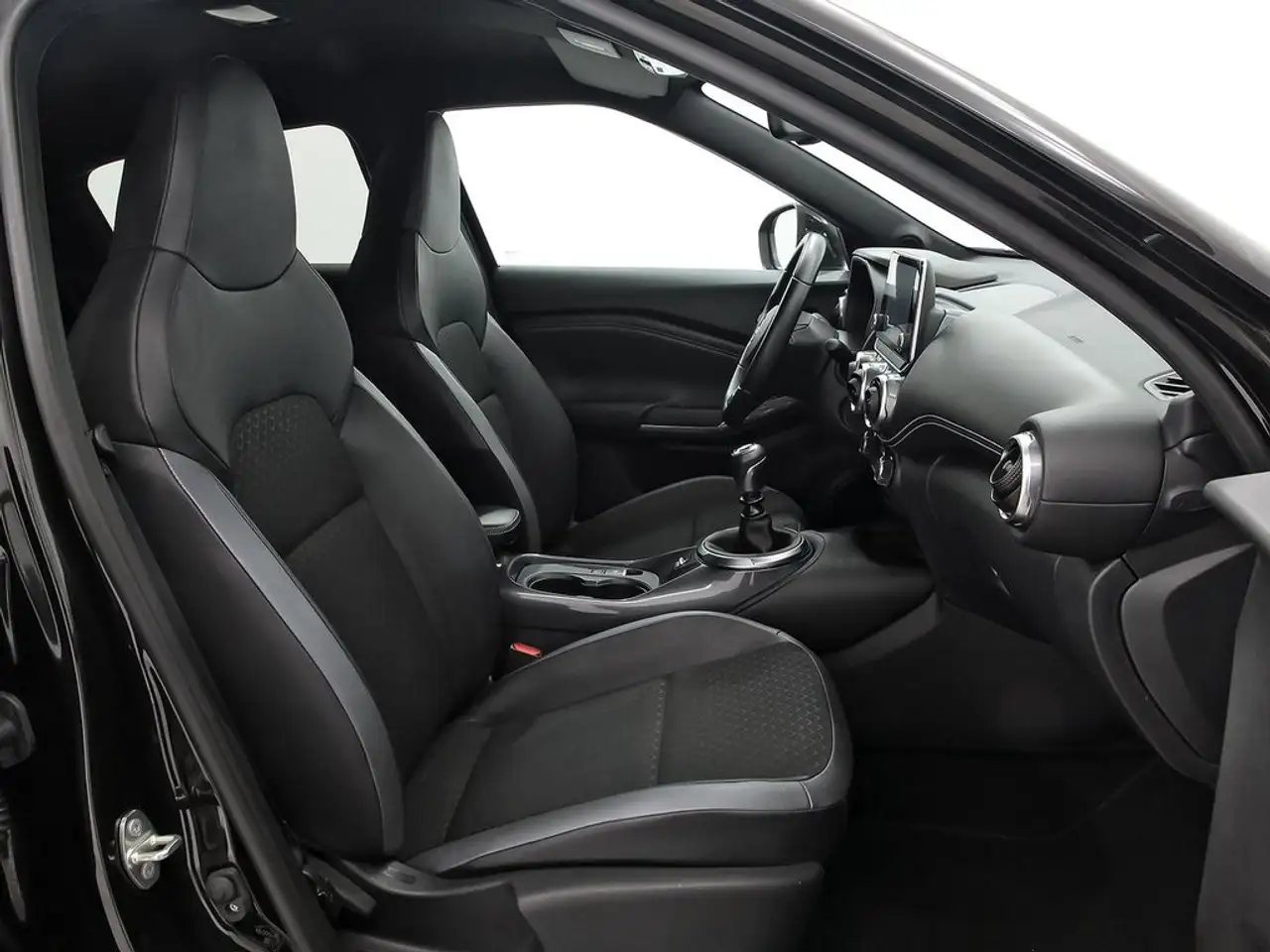 Nissan Juke DIG-T 84 kW (114 CV) 6M/T N-Connecta — معرض صور السيارة 7