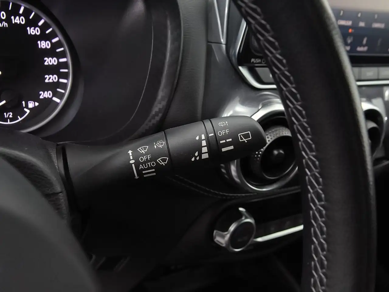 Nissan Juke DIG-T 84 kW (114 CV) 6M/T N-Connecta — معرض صور السيارة 16