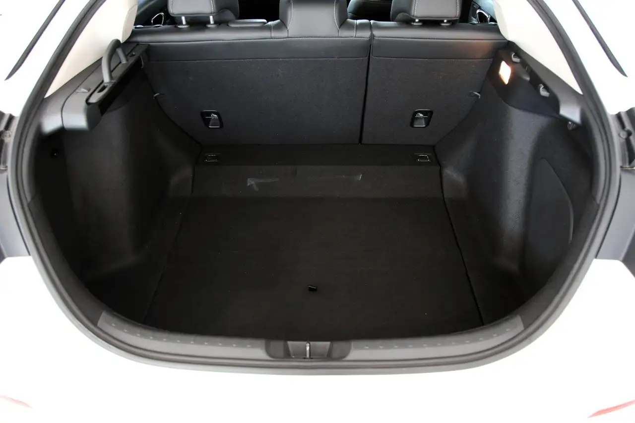 Honda Civic Lim. 5-trg. e:HEV Advance AZV Pano Bose — Galería del vehículo 8