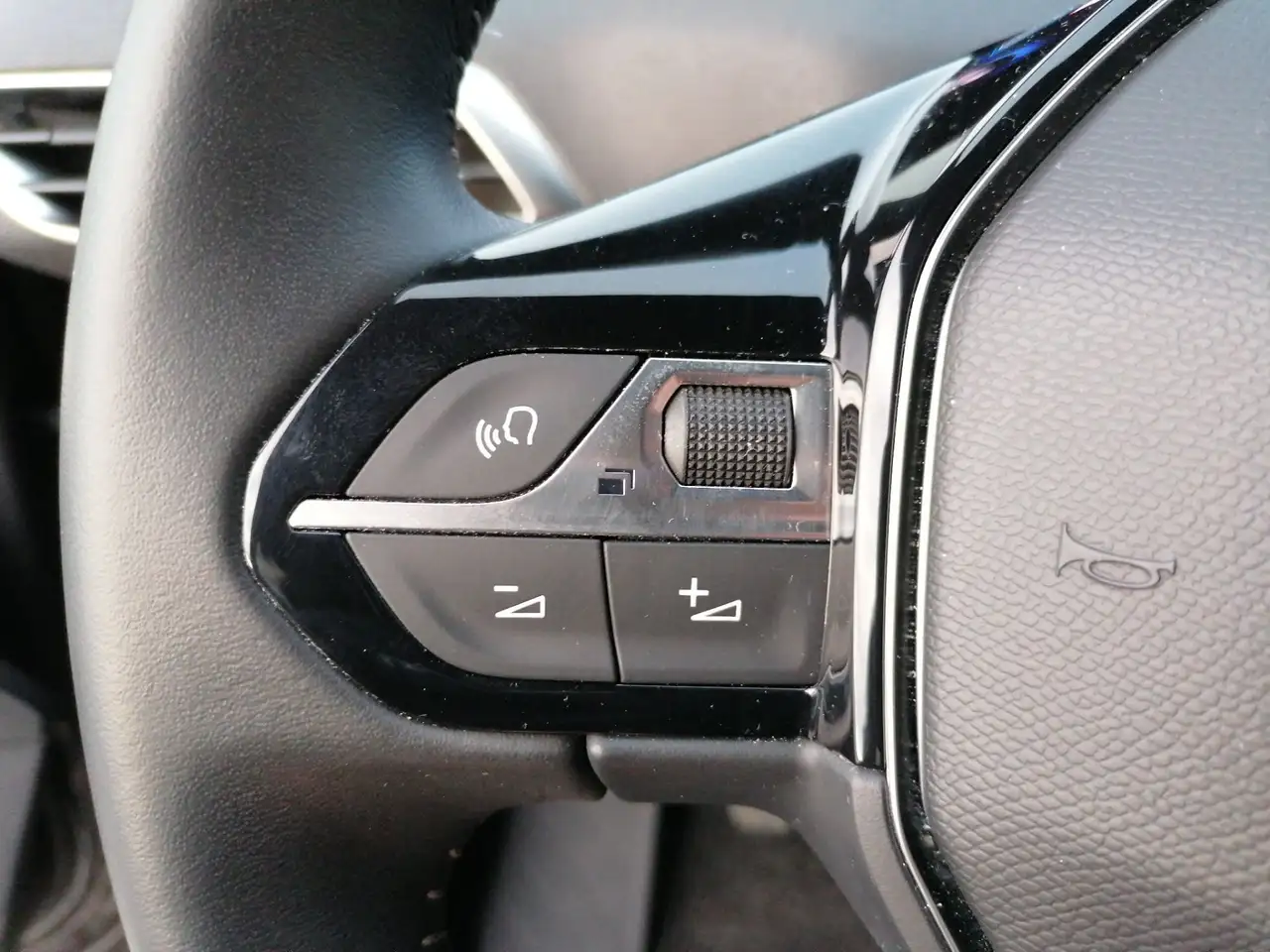 Peugeot 5008 1.2 PureTech 130 Allure Pack ACC KeyLess LM — Vehicle gallery 22