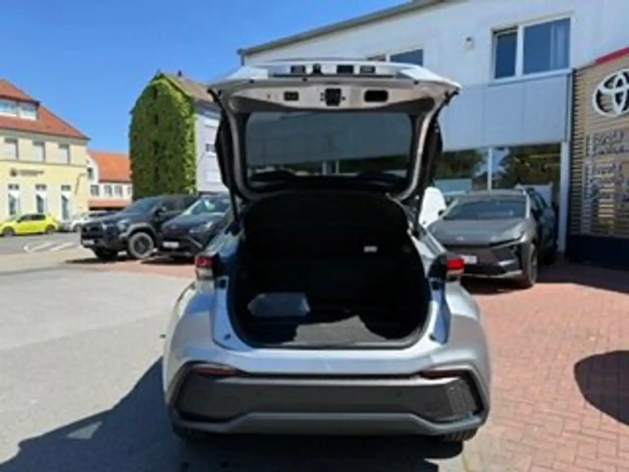 Toyota C-HR C-HR 2.0 Hybrid Team Deutschland — معرض صور السيارة 5