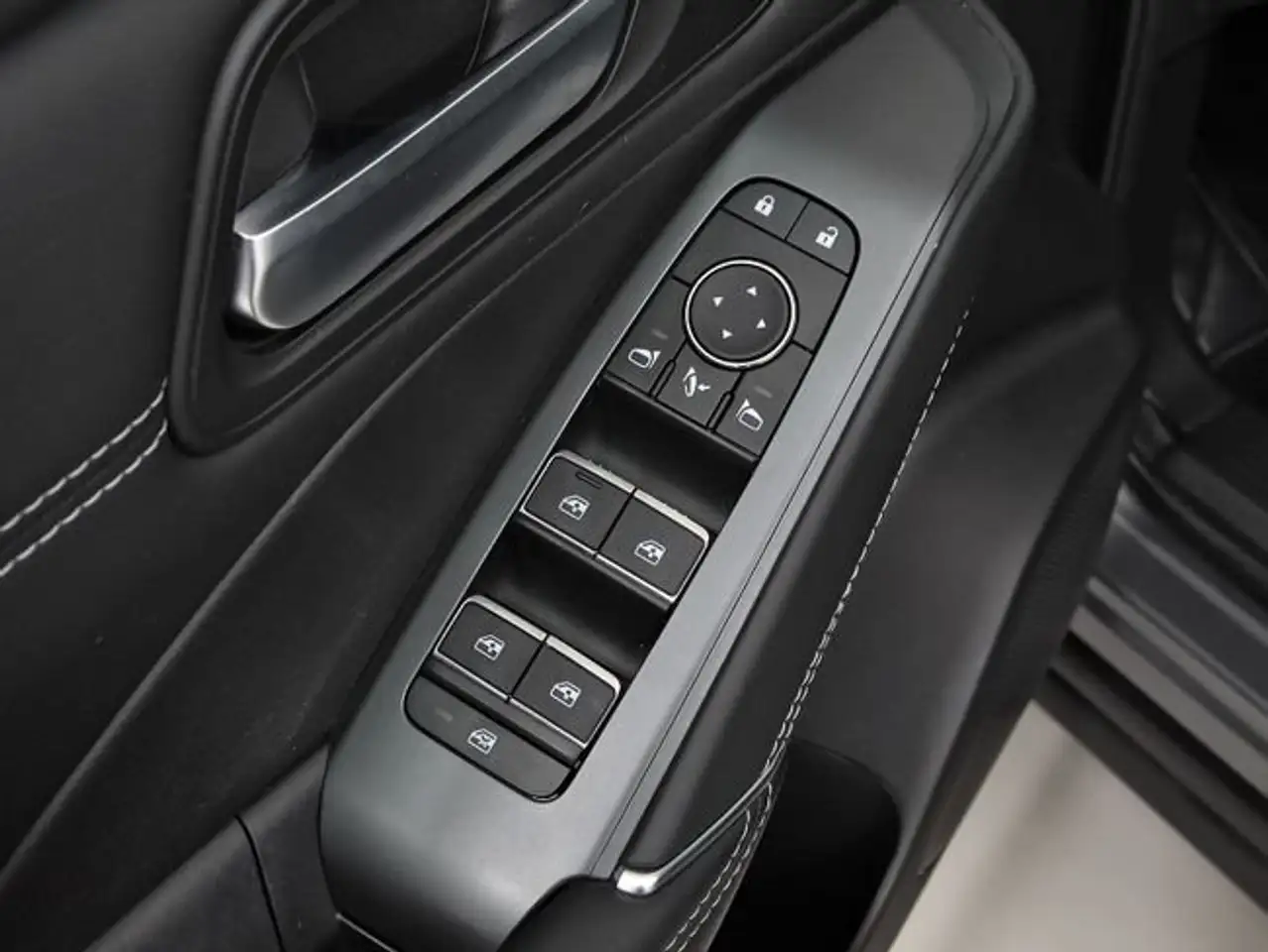Nissan Qashqai DIG-T 103kW N-Connecta — معرض صور السيارة 11