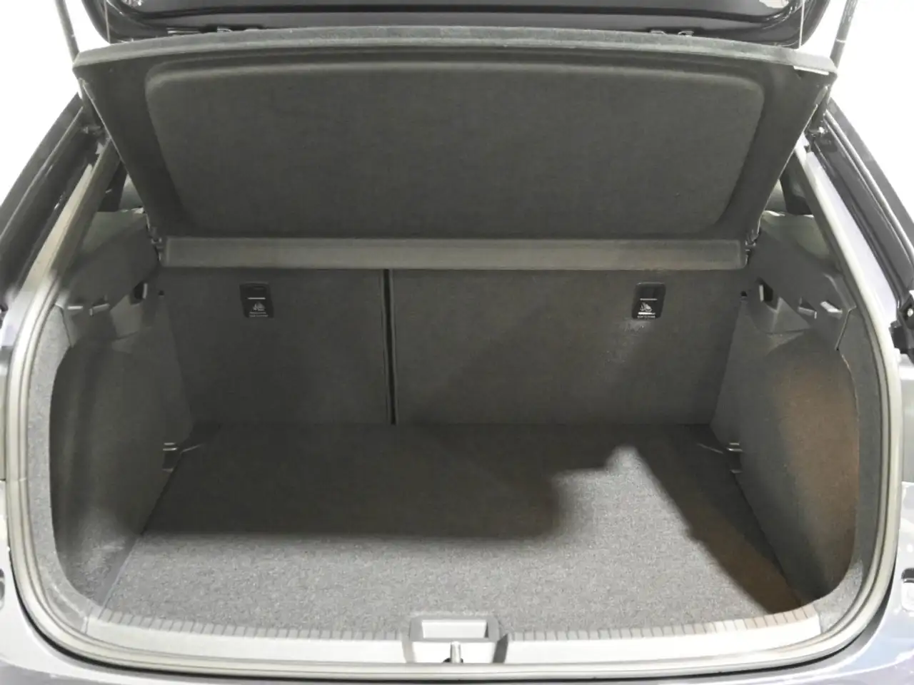Volkswagen Taigo 1.0 TSI R-Line 81kW — معرض صور السيارة 7