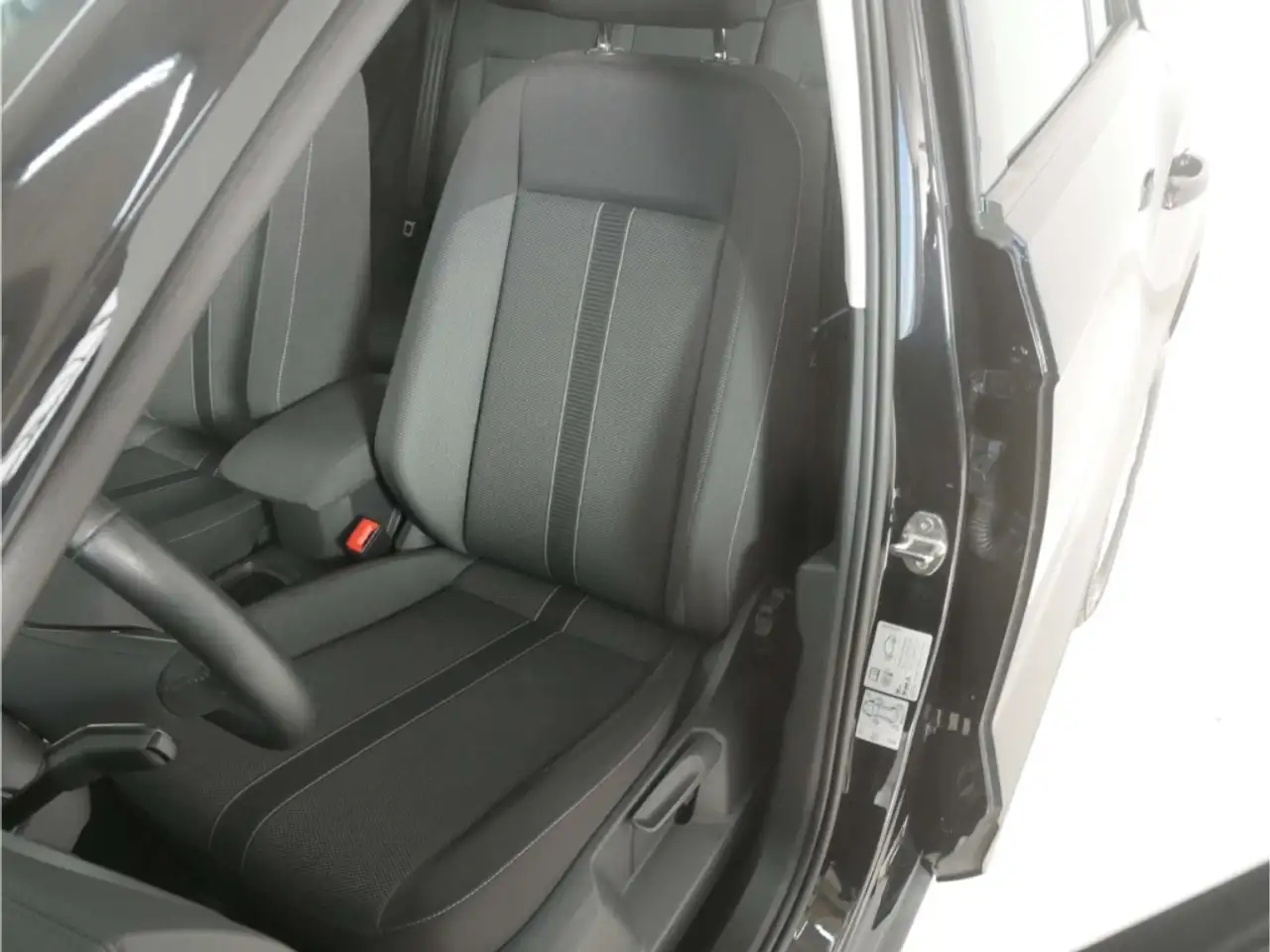 Volkswagen T-Roc 1.0 TSI Life 6-Gg. NAV/LED/Standheizung — معرض صور السيارة 19