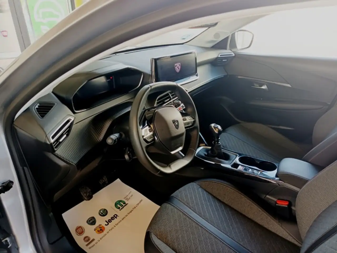 Peugeot 208 1.2 Puretech S&S Allure 100 — Galerie du véhicule 8