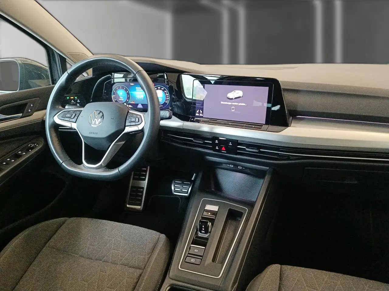 Volkswagen Golf VIII 1.0 eTSI MOVE DSG Pano*LED*RFK*App-Co. — Galería del vehículo 9
