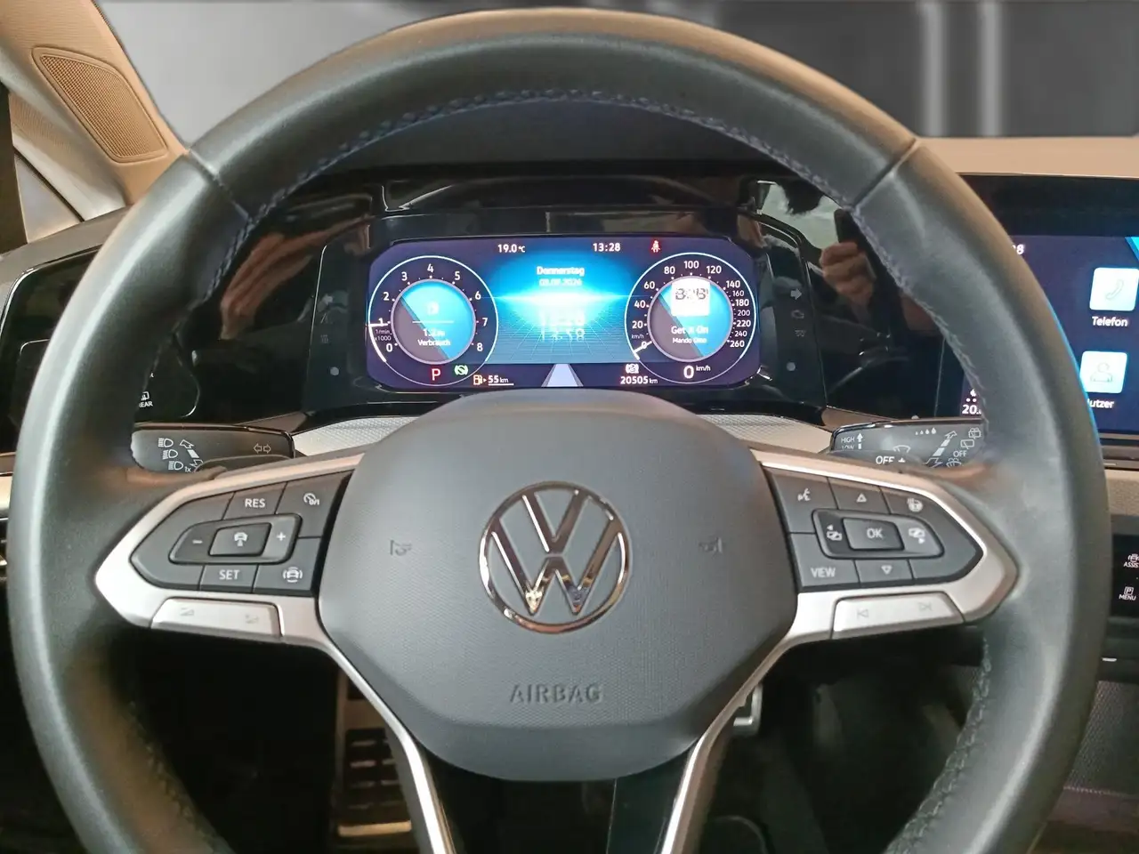 Volkswagen Golf VIII 1.0 eTSI MOVE DSG Pano*LED*RFK*App-Co. — Galería del vehículo 12