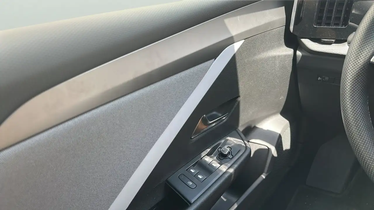 Opel Astra 1.2T XHT Hybrid eDCT6 S/S Tech Edition 136 — معرض صور السيارة 20