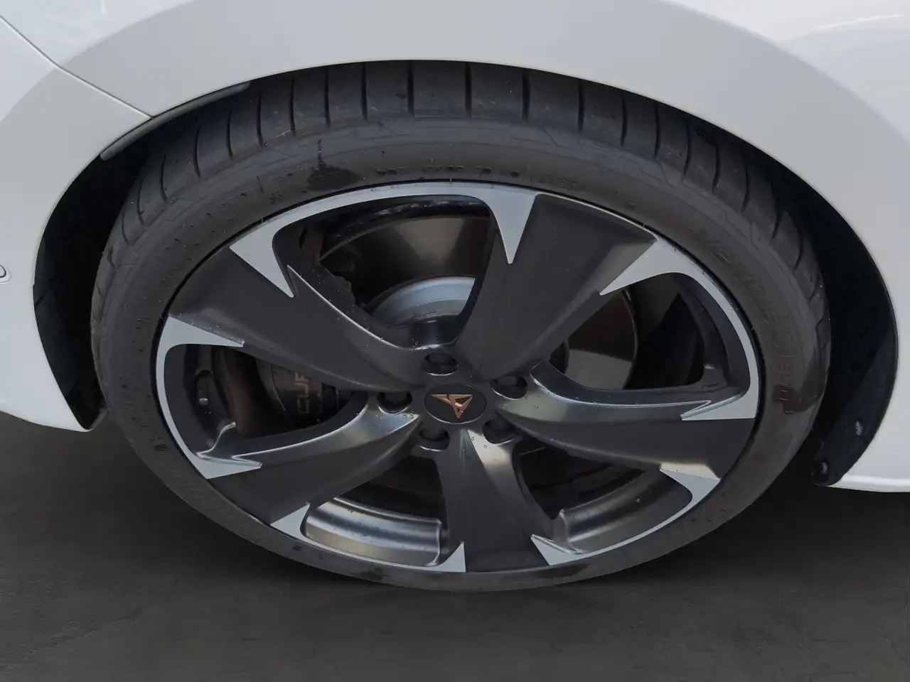 CUPRA Leon SP 2.0 TSI DSG VZ LED+NAVI+AHK+KAMERA+PARKELNK — Galería del vehículo 10