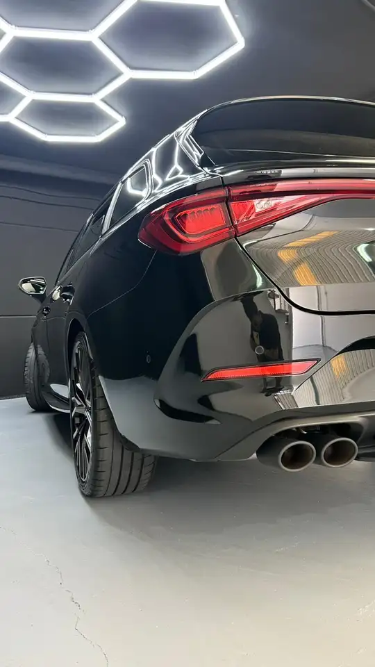 CUPRA Leon León Sportstourer 2.0 TSI VZ CUP DSG 228KW — معرض صور السيارة 4