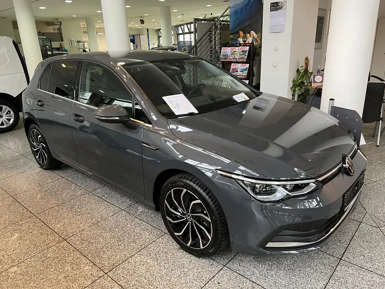 Volkswagen Golf Style eTSI — Berlin