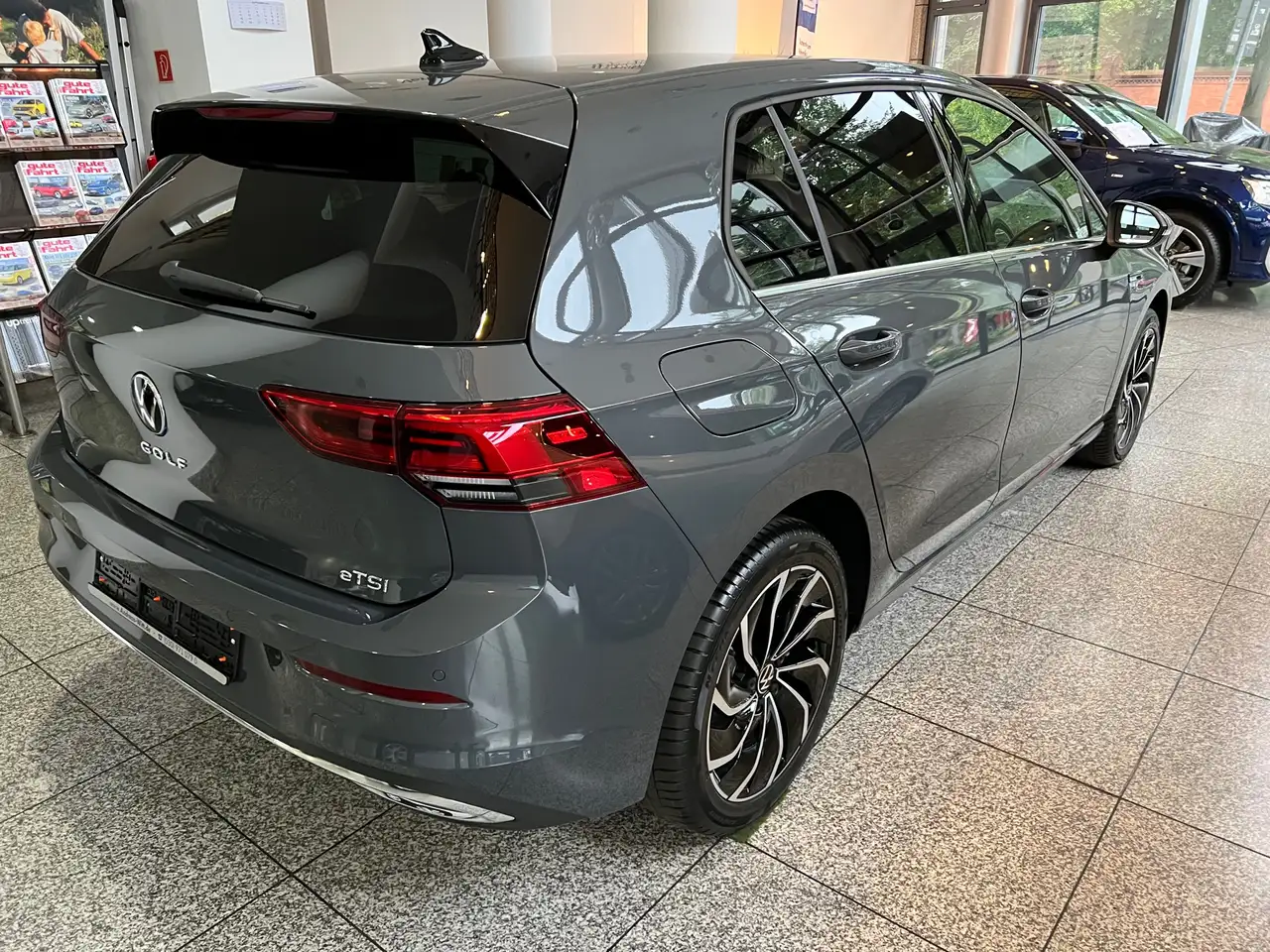 Volkswagen Golf Style eTSI — معرض صور السيارة 3