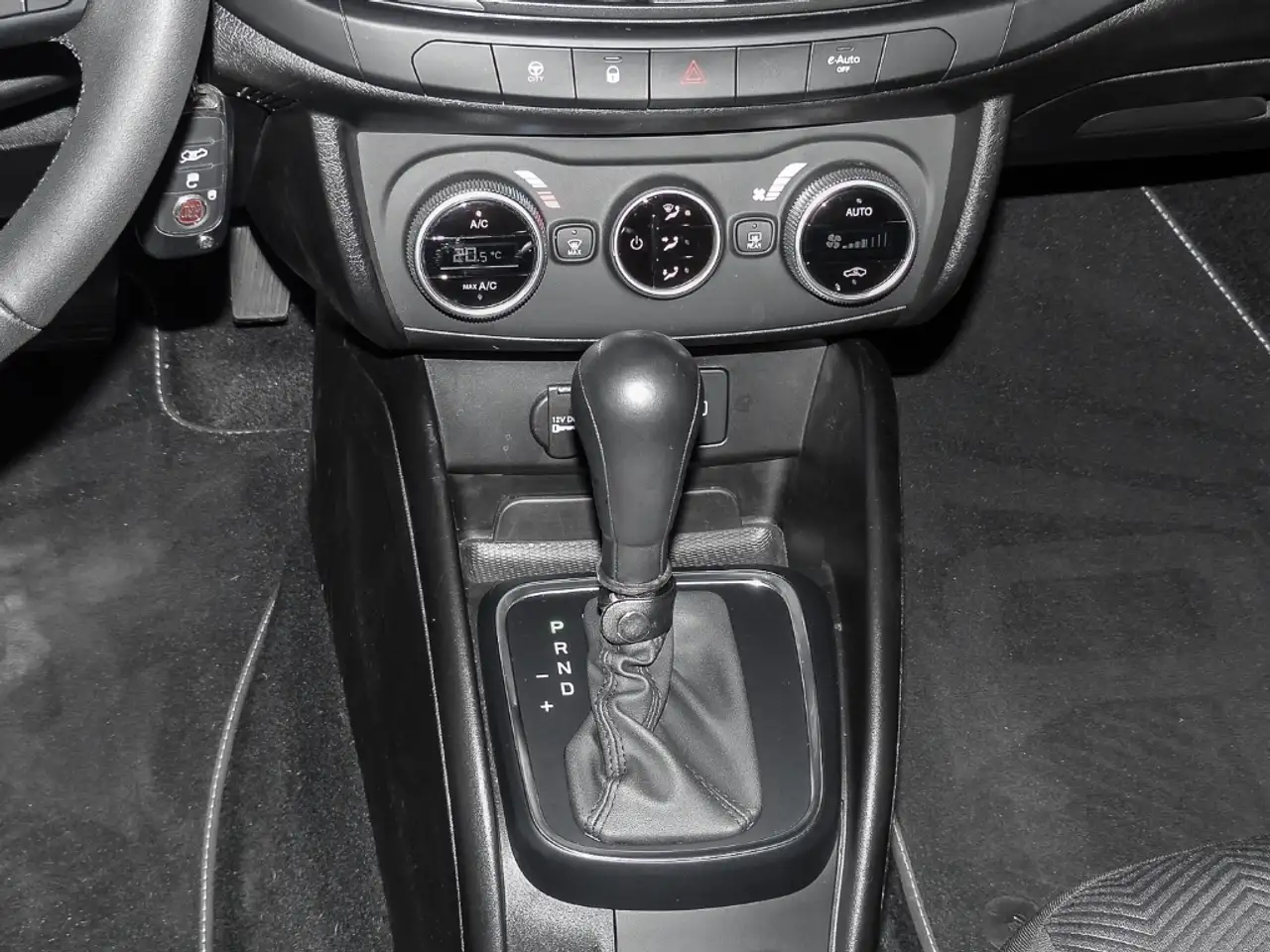 Fiat Tipo Garmin 1.5 GSE Mild-Hybrid LED ACC Klimaautom DAB — Galería del vehículo 9