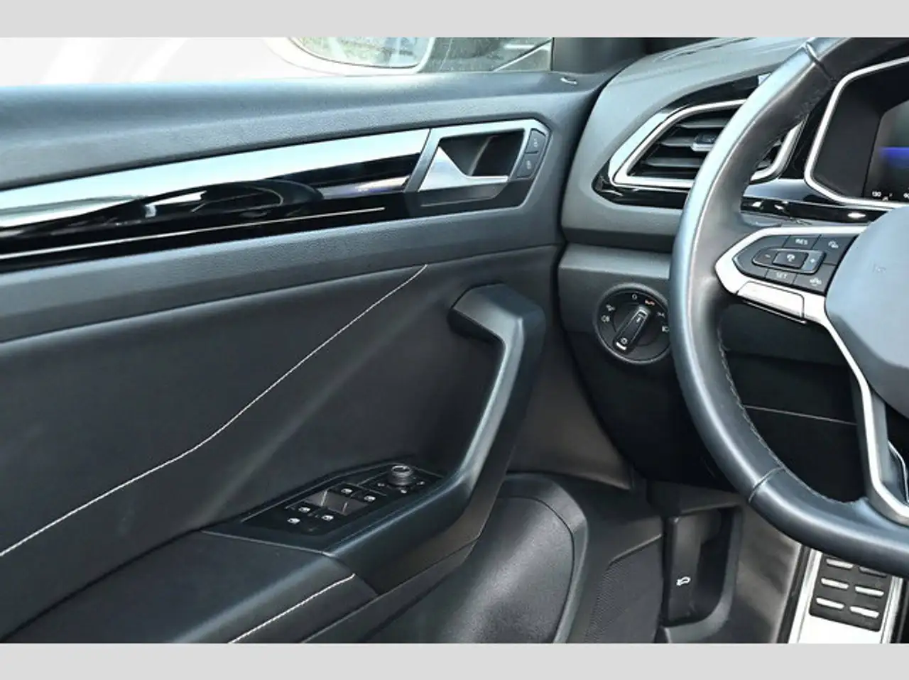 Volkswagen T-Roc 1.0 l TSI R-Line — Galerie du véhicule 18