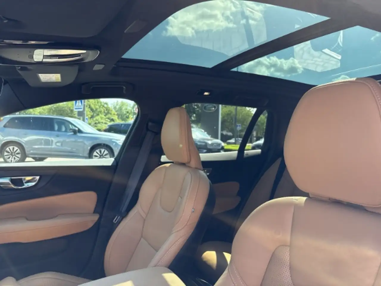 Volvo V60 Plus Bright T8 19''LM Pano Klimasitze HUD AHK eSta — معرض صور السيارة 18