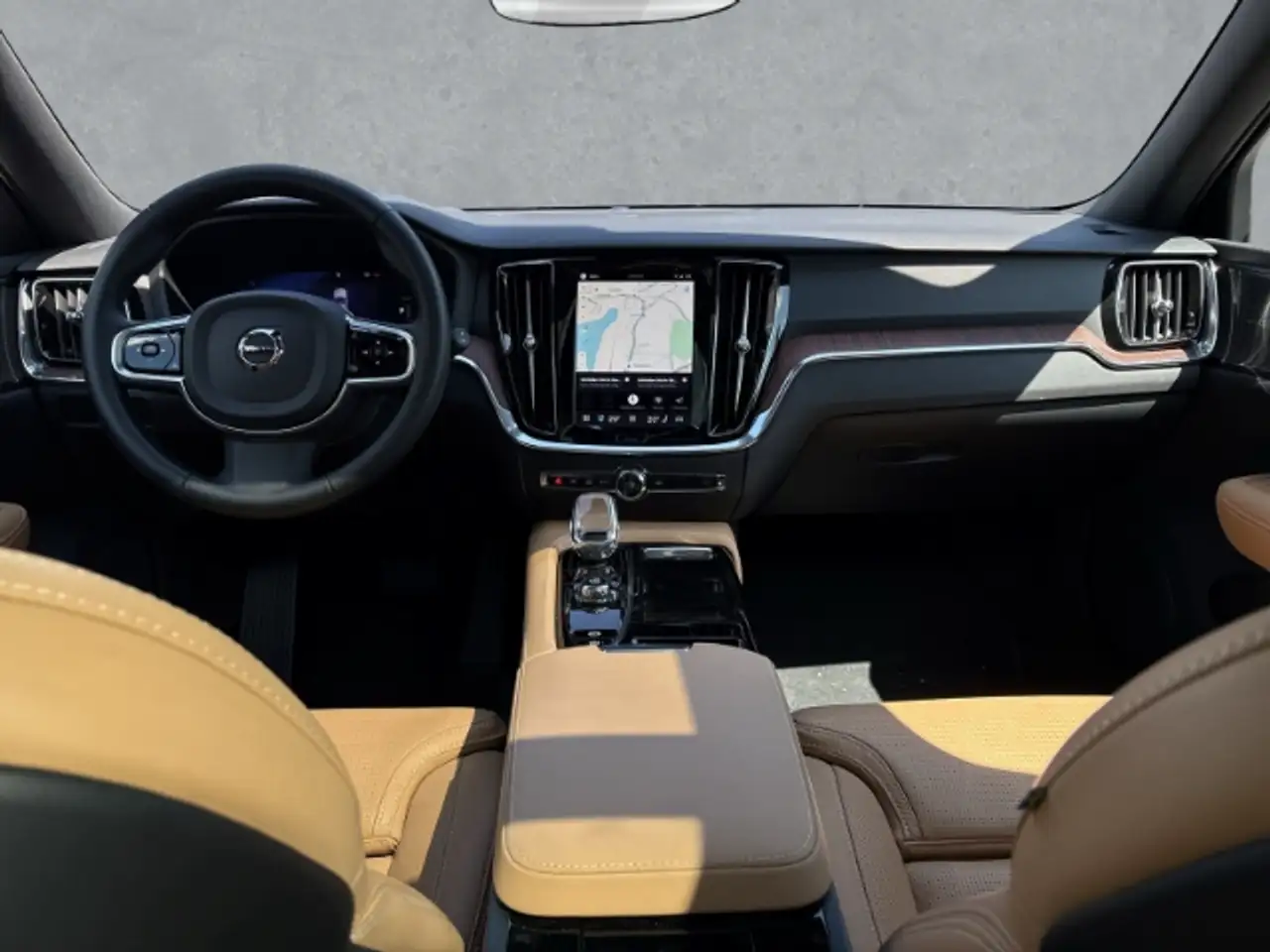 Volvo V60 Plus Bright T8 19''LM Pano Klimasitze HUD AHK eSta — معرض صور السيارة 4