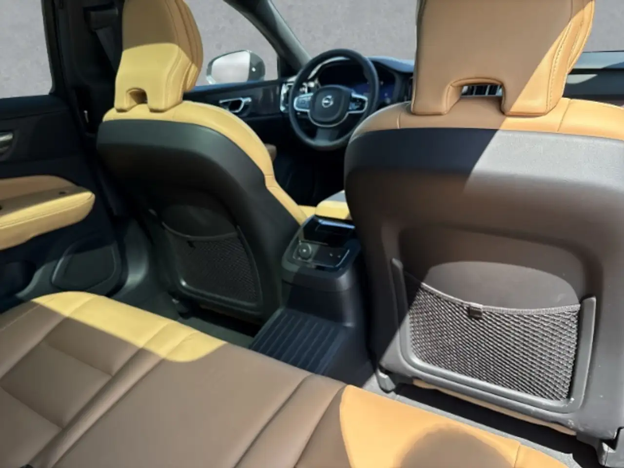 Volvo V60 Plus Bright T8 19''LM Pano Klimasitze HUD AHK eSta — معرض صور السيارة 12