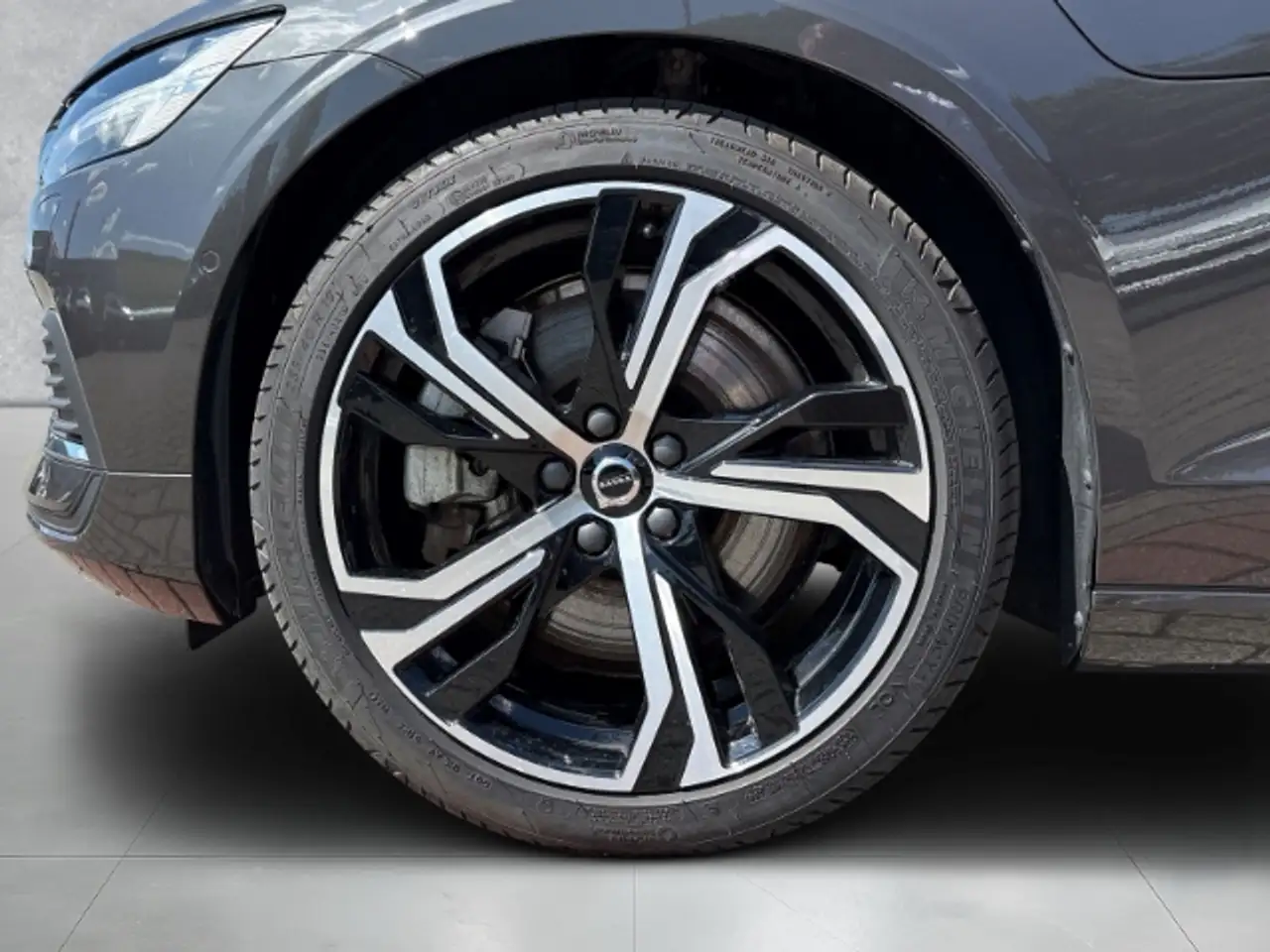 Volvo V60 Plus Bright T8 19''LM Pano Klimasitze HUD AHK eSta — معرض صور السيارة 9