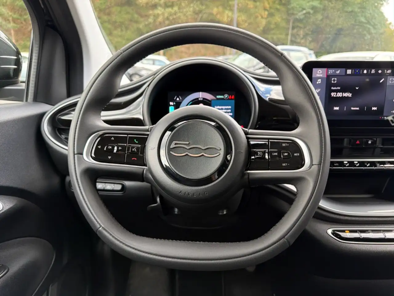 Fiat 500e 3+1 Kamera Sitzheizung LM Style&KomfortPaket — معرض صور السيارة 10
