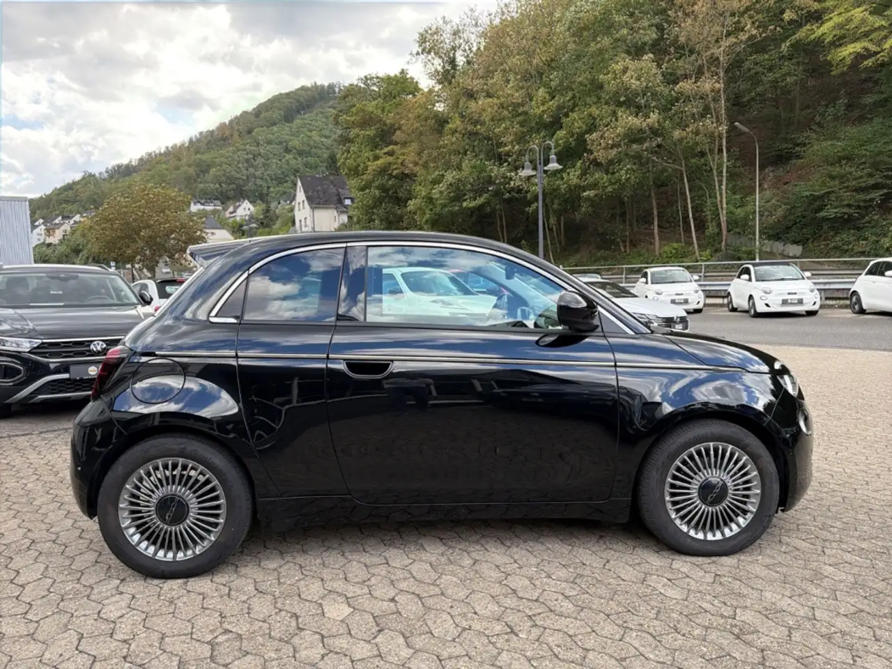 Fiat 500e 3+1 Kamera Sitzheizung LM Style&KomfortPaket — معرض صور السيارة 4