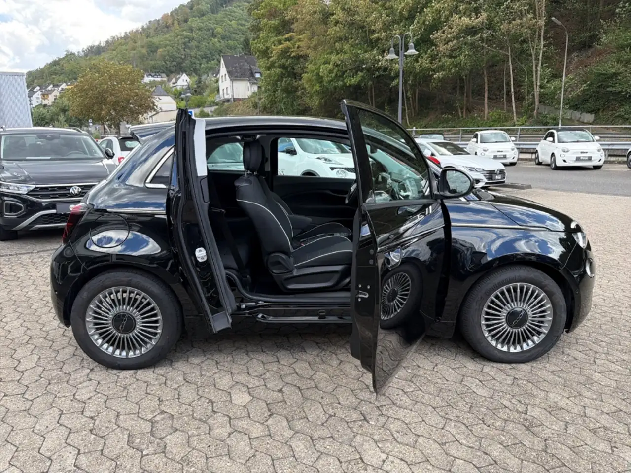 Fiat 500e 3+1 Kamera Sitzheizung LM Style&KomfortPaket — معرض صور السيارة 18