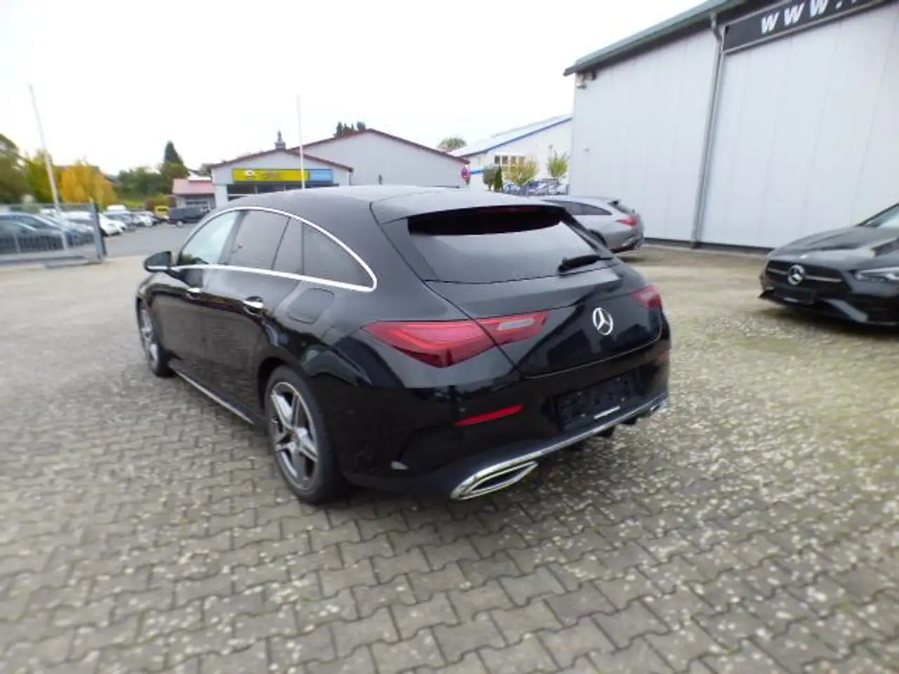 Mercedes-Benz CLA 180 CLA 180 Shooting Brake AMG Line Premium AMG Leder-Paket Burmester Sound System Winter Paket Smartphone Integration — Galería del vehículo 21