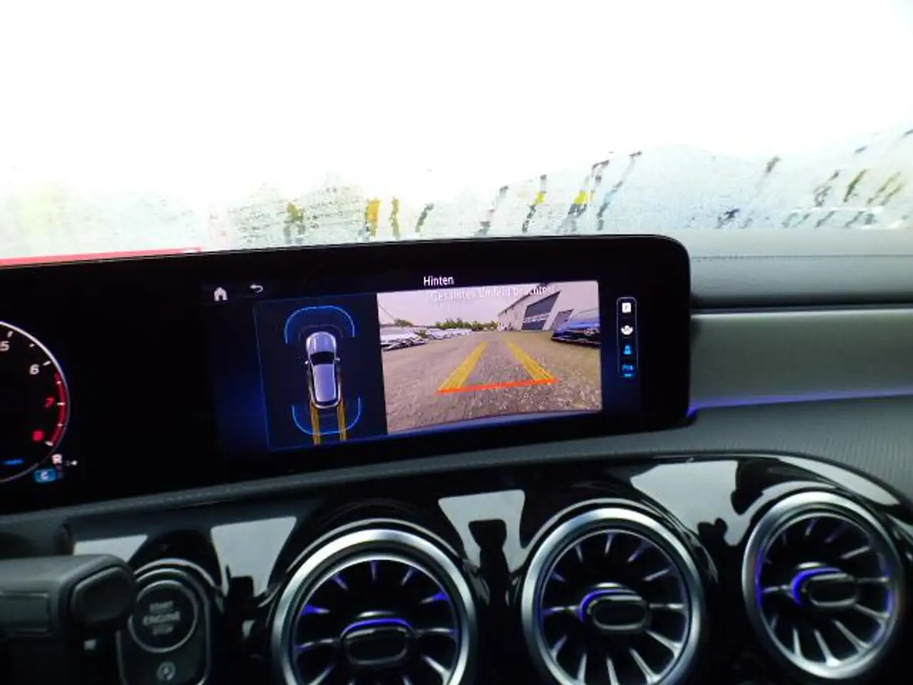 Mercedes-Benz CLA 180 CLA 180 Shooting Brake AMG Line Premium AMG Leder-Paket Burmester Sound System Winter Paket Smartphone Integration — Galería del vehículo 27