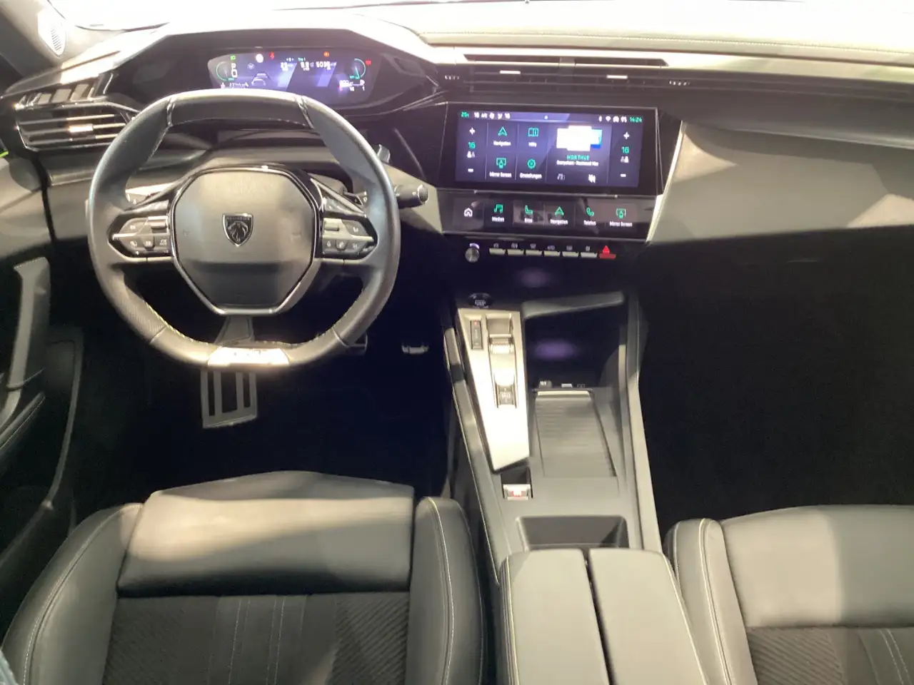 Peugeot 408 1.2 PureTech 130 GT Kamera+SHZ+LED+Navi+LM — Galerie du véhicule 21