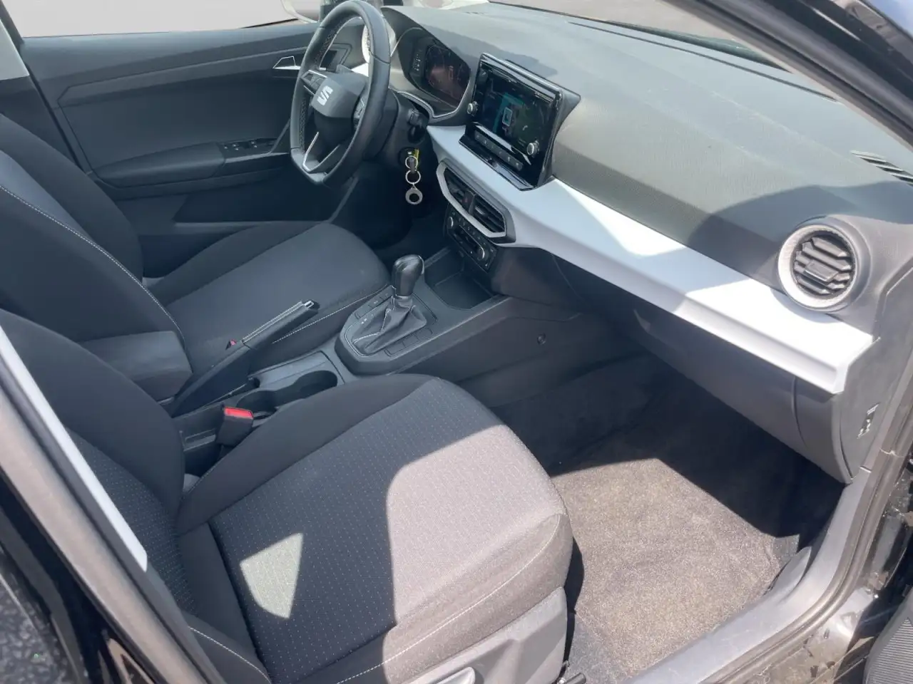 SEAT Ibiza TSI DSG Style Edition Full Link SHZ PDC — Galería del vehículo 14