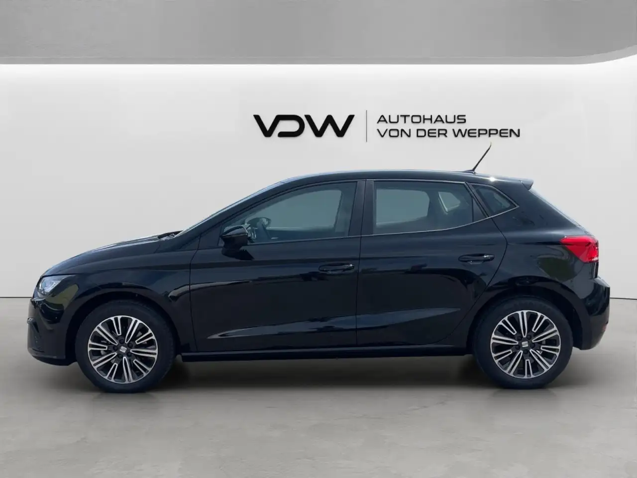 SEAT Ibiza TSI DSG Style Edition Full Link SHZ PDC — Galería del vehículo 3