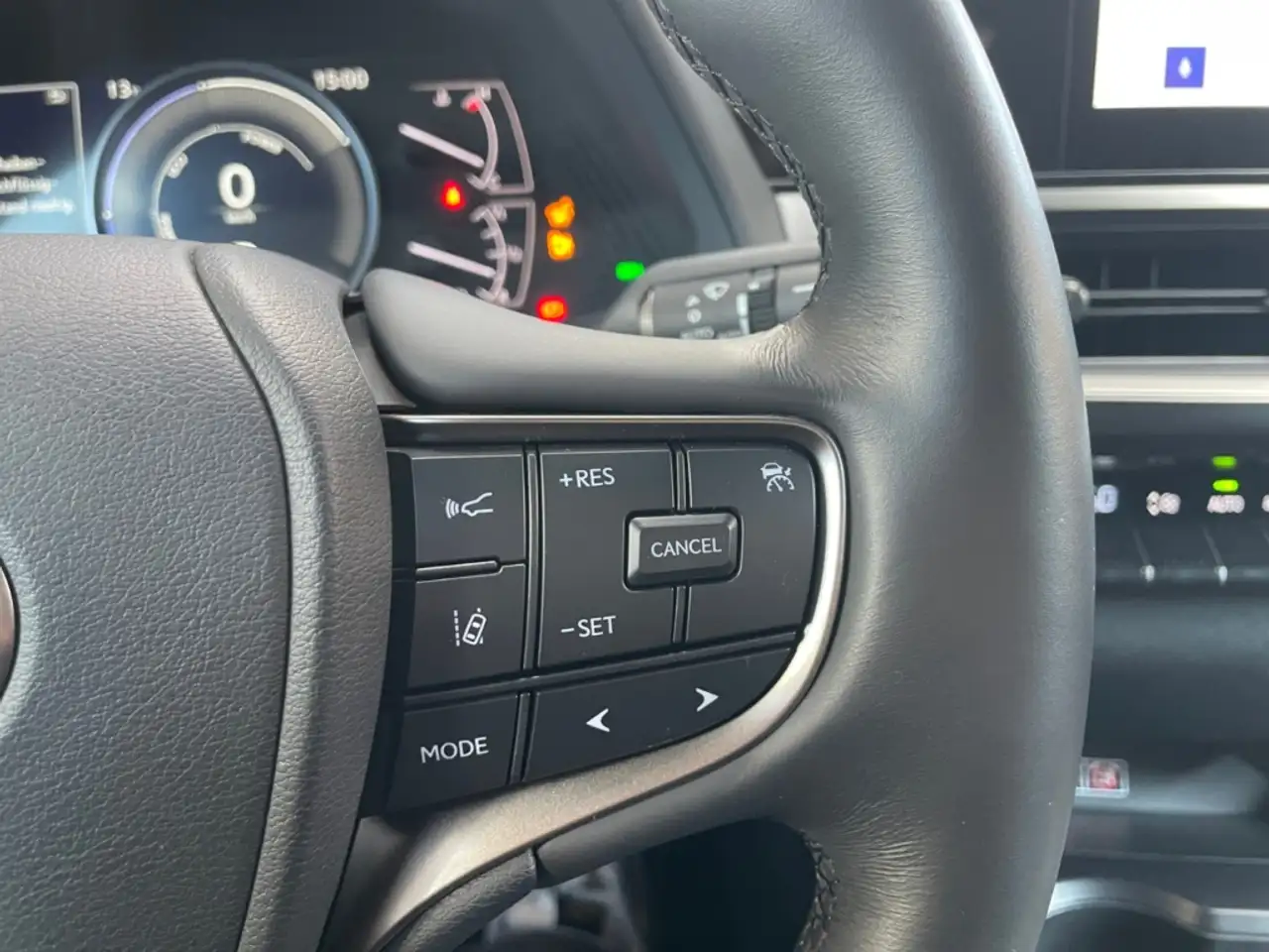 Lexus UX 250h F SPORT Design *Bi-LED*ACC*RCam*SHZ*PDC* — Galerie du véhicule 25