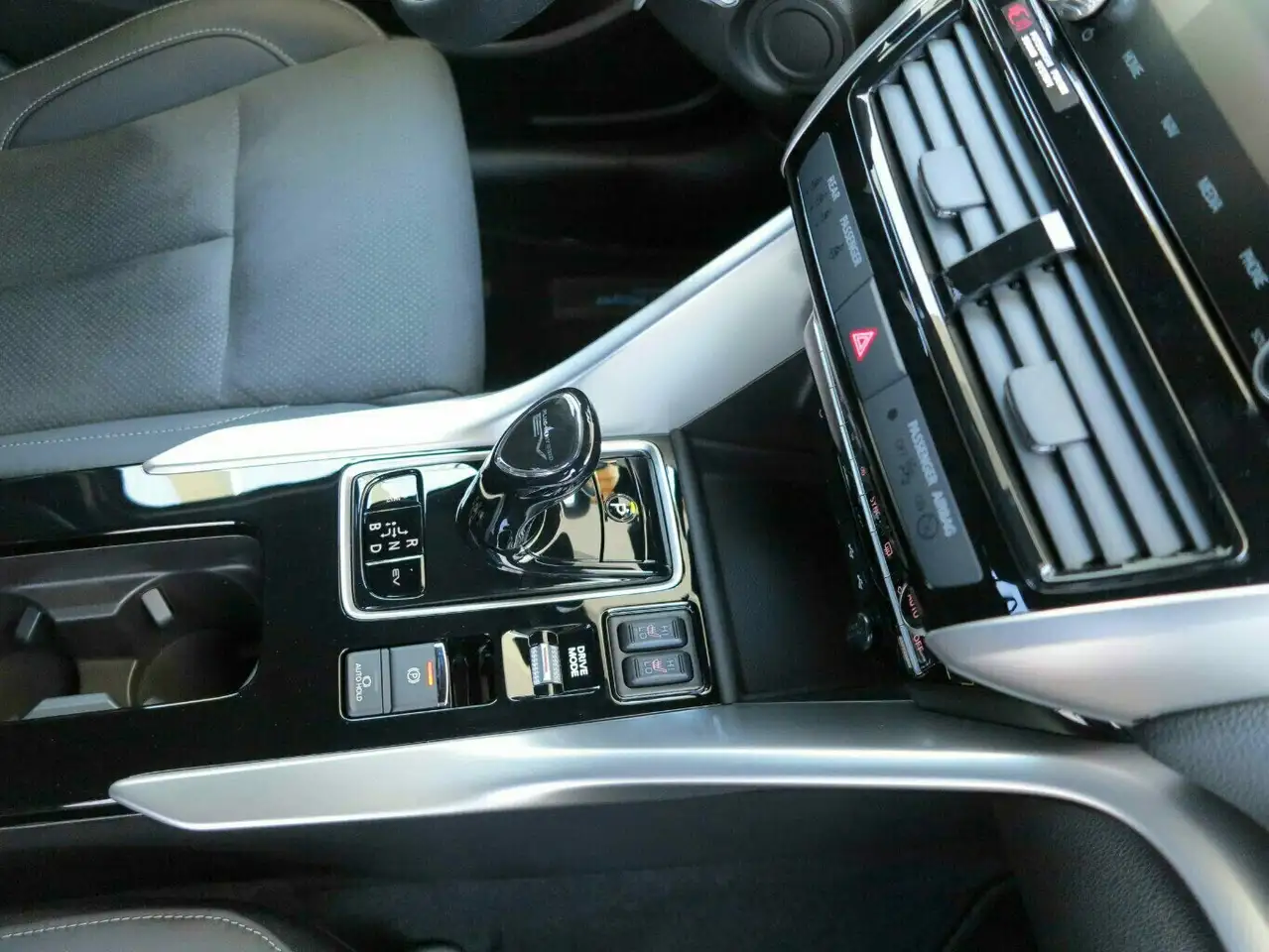 Mitsubishi Eclipse Cross Select, mit 8 Jahre Garantiepaket (Nimm8) — معرض صور السيارة 13