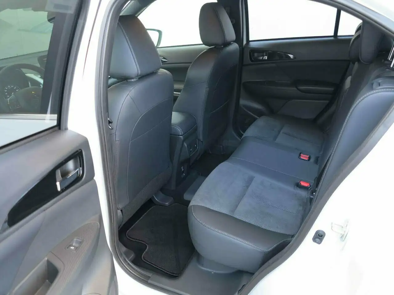 Mitsubishi Eclipse Cross Select, mit 8 Jahre Garantiepaket (Nimm8) — معرض صور السيارة 9