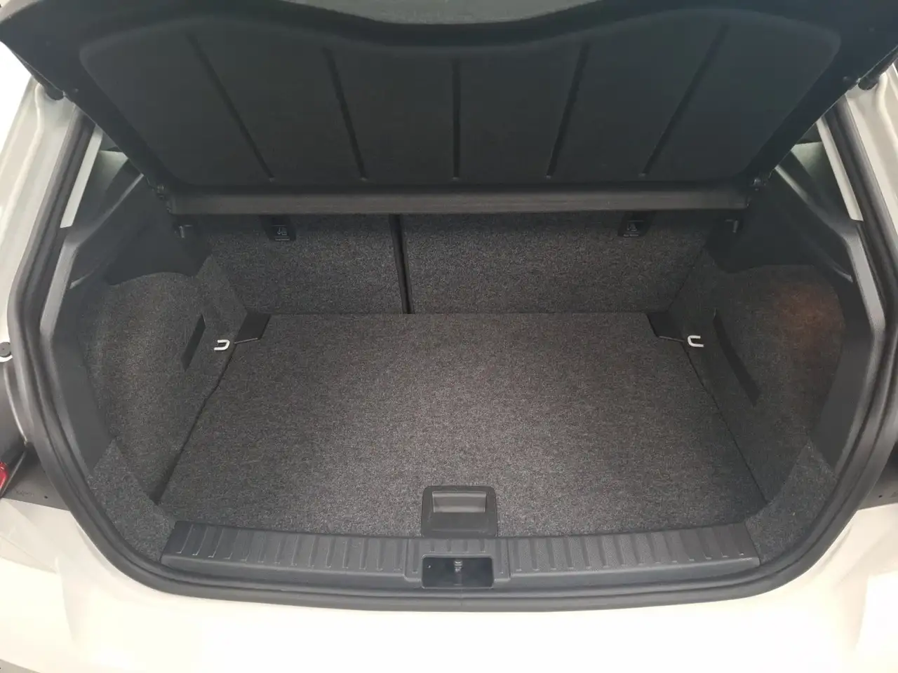 SEAT Ibiza Style 1.0 TSI PDC CarPlay SHZ Tempomat LM — Galerie du véhicule 14