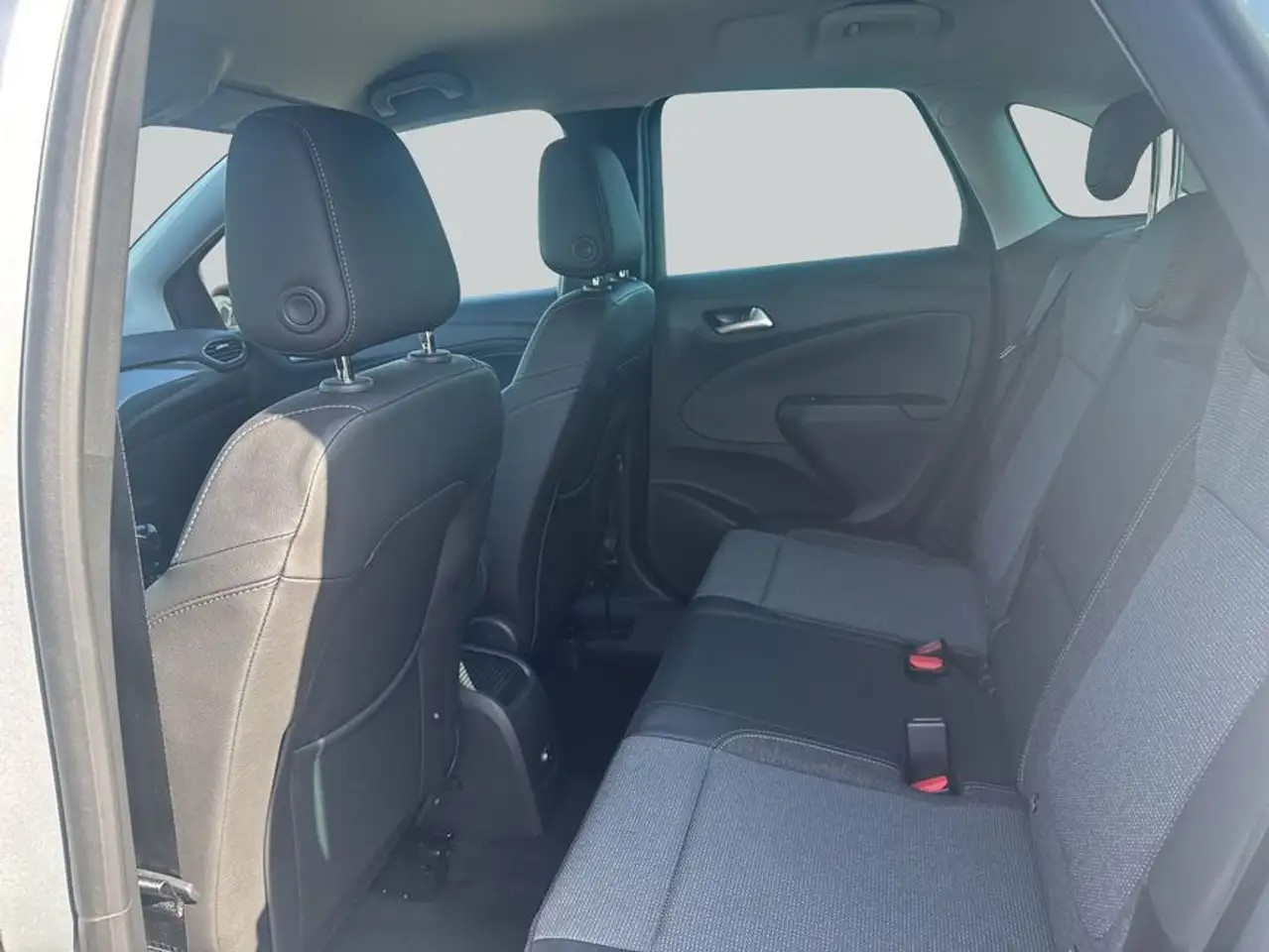 Opel Crossland Crossland 1.2 Elegance Paket — معرض صور السيارة 11