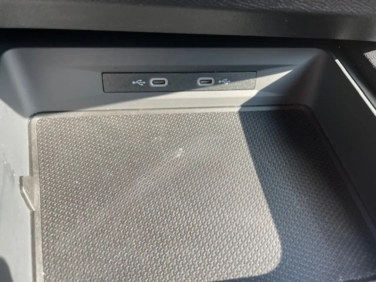 CUPRA Formentor 1.5 TSI Navi AHK-klappbar Digitales Cockpit LED AC — Galería del vehículo 15