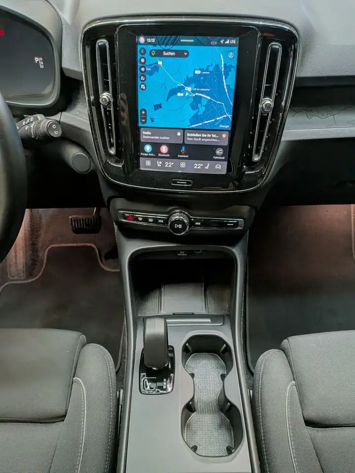 Volvo EX40 Extended Range Plus Black AHK 360° SoH100% — Vehicle gallery 21