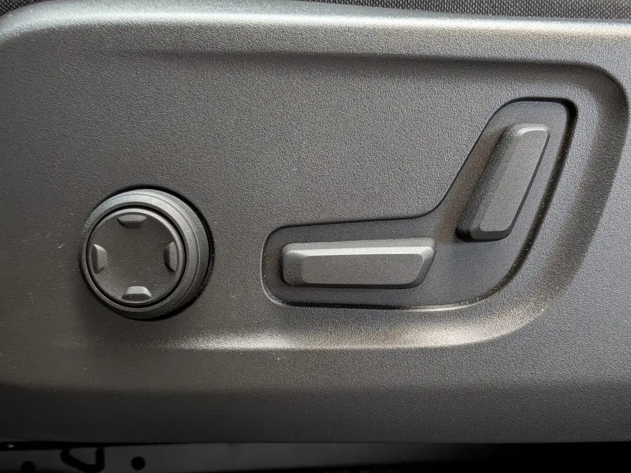 Volvo EX40 Extended Range Plus Black AHK 360° SoH100% — Vehicle gallery 26